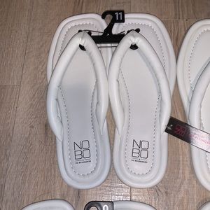 NWT No Boundaries white puffy memory foam flip flops